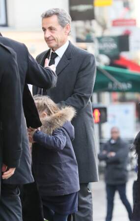 Nicolas Sarkozy et sa fille Giulia Sarkozy, jolie blondinette aux cheveux attachés en tresse