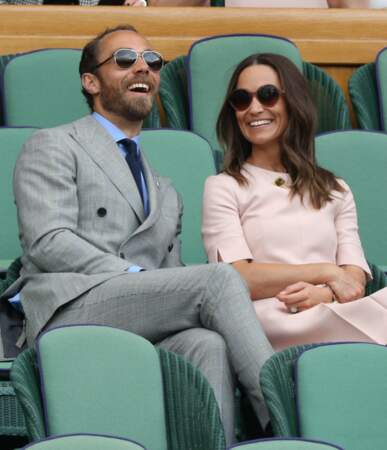 Très complices, James et Pippa Middleton ont profité de ce moment entre frère et sœur à Wimbledon, ce lundi 8 juin