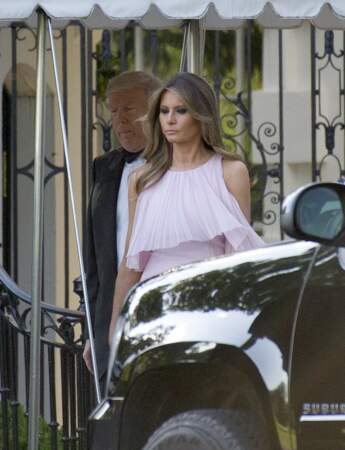 Melania Trump porte une sublime robe rose pâle, signée Gilles Mendel