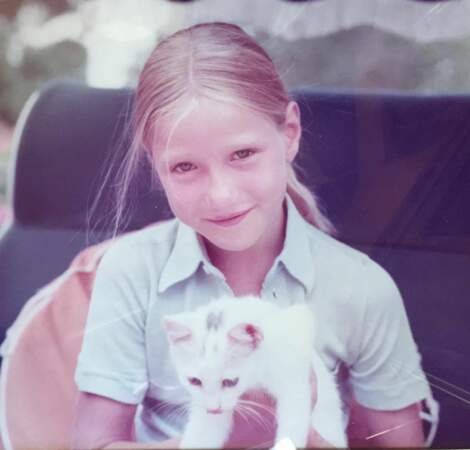 Carla Bruni, à 8 ans, avec son chat