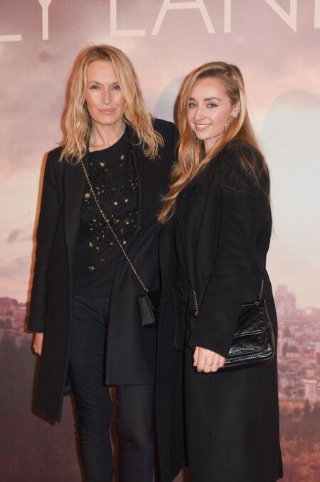 Estelle Lefébure avec sa fille Emma Smet à l'avant-première du film "Holy Lands" à Paris le 4 décembre 2018