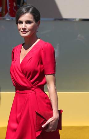 Letizia dEspagne très sexy en robe rouge Cherubina à 280 €