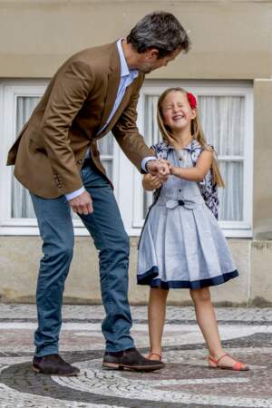  Frederik de Danemark avec sa fille Josephine, le jour de la rentrée scolaire, le 15 août 2017