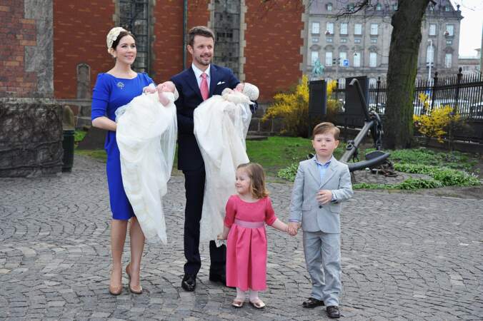 Frederik et Mary de Danemark avec leurs enfants Isabella, Christian, Vincent et Josephine le 14/04/11 à Copenhague