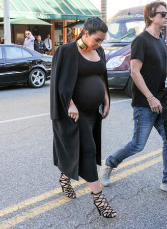Kim Kardashian, reine du baby bump