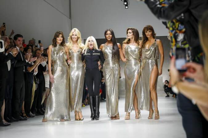 Donatella Versace et ses "girls" en hommage à Gianni Versace