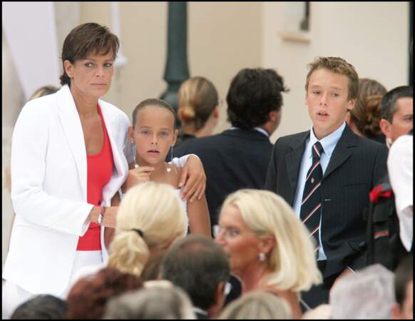 Stéphanie, Pauline et Louis Ducruet lors de la cérémonie d'avénement du prince Albert le 12 juillet 2005