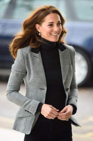 La veste à carreau de Kate Middleton est inspirée de celle de Meghan Markle, même par la marque.