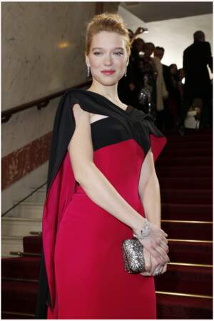 Léa Seydoux en robe cape Alexis Mabille lors de la cérémonie des César au theatre du Châtelet le 22 février 2013