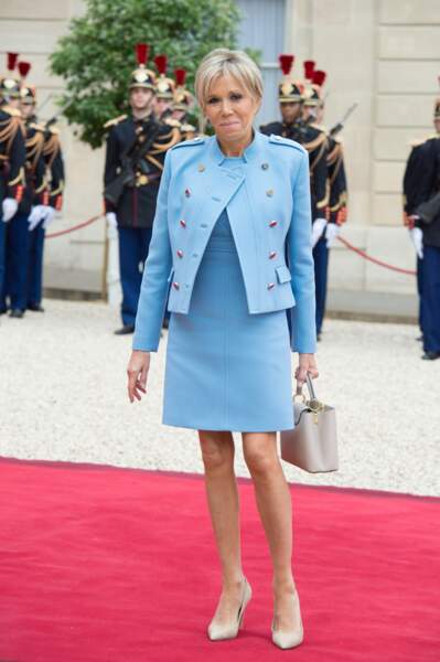 Tailleur-jupe Louis Vuitton sur-mesure pour l'inverstiture