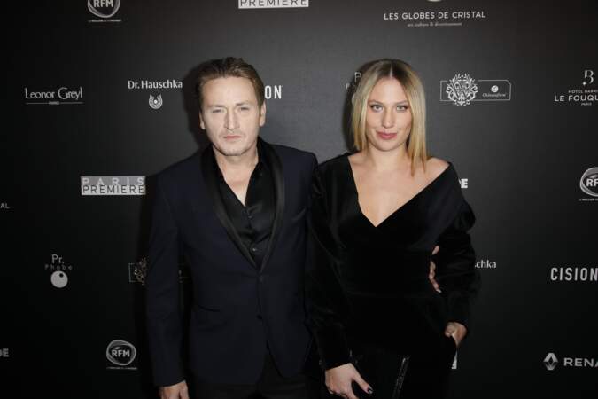 Benoit Magimel et Margot enlacés lors des Globes de Cristal ce 4 février 2019
