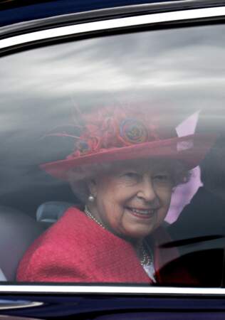 La reine Elizabeth II arrive au mariage de Lady Gabriella Windsor, samedi 18 mai à la chapelle Saint George.
