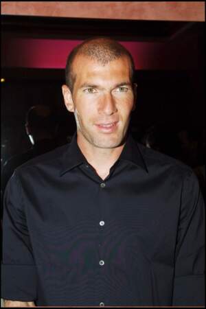 Zinédine Zidane lors d'une soirée en faveur de l'association "Les Enfants du Sahara" à Paris en 2005