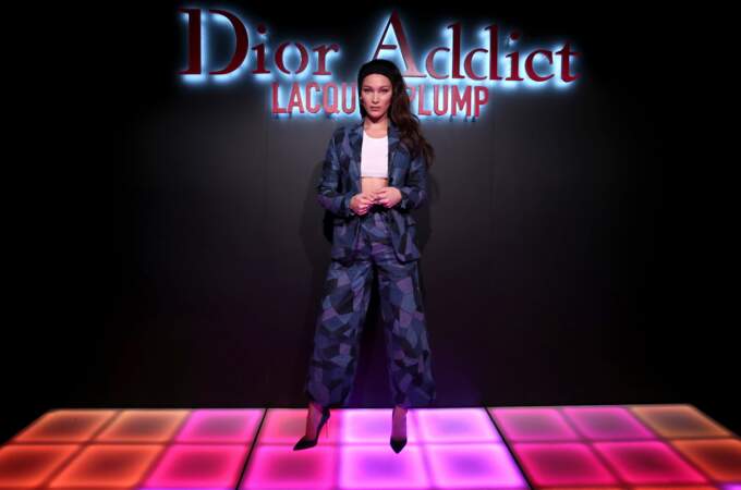 Bella Hadid, l'égérie de Dior Addict Lacquer Plump pour une bouche glamour