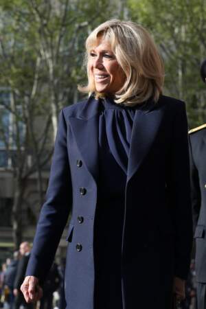 La première Dame Brigitte Macron porte pour la troisième fois sa robe Louis Vuitton le 7 avril 2019