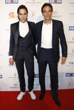 Anthony Delon avec son frère Alain-Fabien Delon, tous les deux très élégants