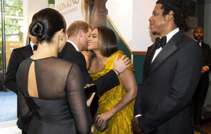 Meghan Markle et le prince Harry ont embrassé chaleureusement le couple américain