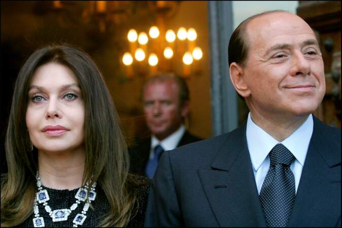 Silvio Berlusconi et Veronica Lario. Depuis 2010, elle reçoit une pension de 1,4 million d'euros par mois.