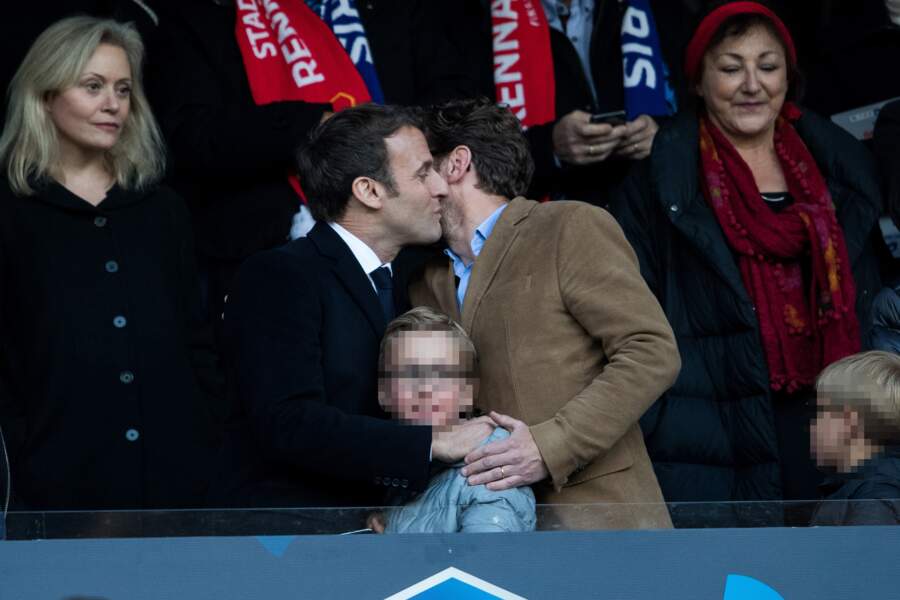 Emmanuel Macron ravi d'être bien entouré
