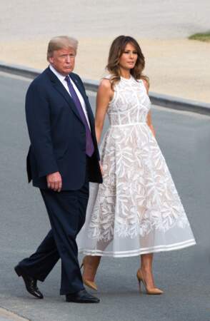 Melania Trump dans une sublime robe blanche Elie Saab, arrive au dîner du sommet de l'OTAN le 11 juillet 2018
