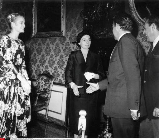 6 mai 1955, arrivée du festival de Cannes, Grace Kelly rencontre le prince Rainier pour la première fois