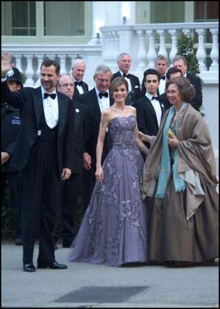 Letizia avait déjà porté cette superbe robe le 28 avril 2011 à Londres.