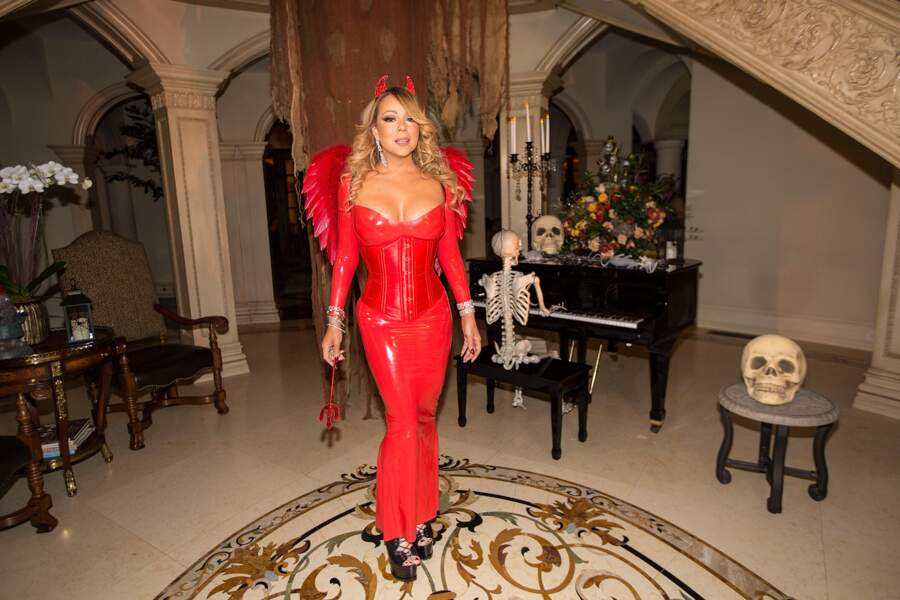 Mariah Carey en diablesse sexy pour sa soirée d'Halloween, le 22 octobre 2016 à Los Angeles