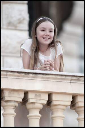 Alexandra de Hanovre, souriante au balcon du palais princier monégasque le 23 juin 2010