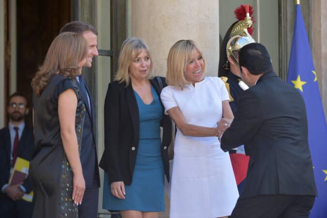 Emmanuel et Brigitte Macron accueillent le président du Guatemala et sa femme
