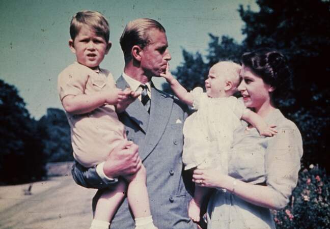 La Princesse Anne avec le Prince Charles et leurs parents