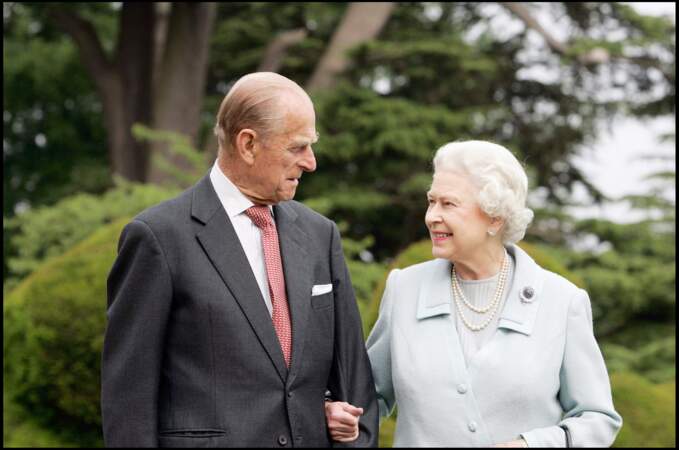 La reine Elisabeth II au bras de son époux le Duc d'Edimbourg, célèbrent leurs noces de diamant en 2007
