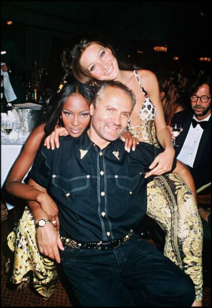 Naomi Campbell, Carla Bruni et Gianni Versace, des top très proches du créateur