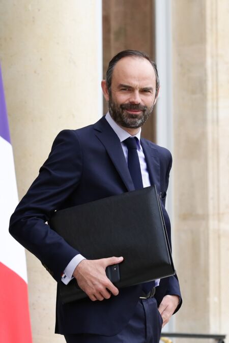 Le Premier ministre Édouard Philippe et ses boutons de manchette à l'image du drapeau de la France