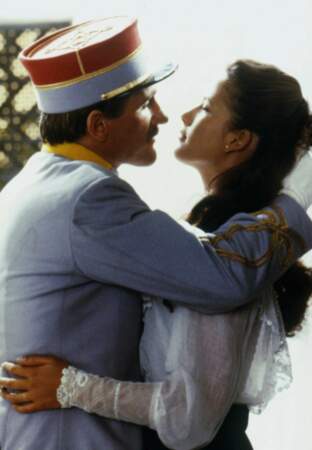Gérard Depardieu et Sophie Marceau dans Fort Saganne en 1984