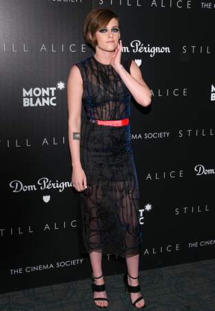 Mise en beauté électrique assortie à sa robe Roksanda pour Kristen Stewart