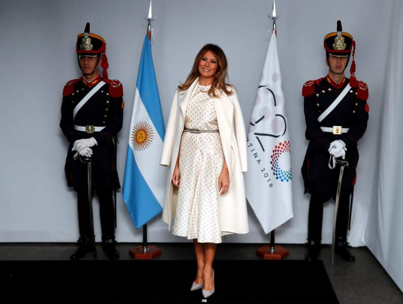 Melania Trump, une first lady très élégante en blanc et en Dior