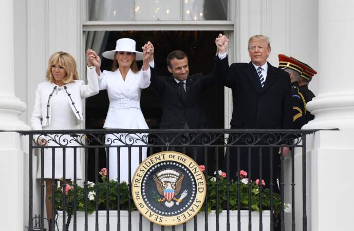 Emmanuel, Brigitte Macron, Donald et Melania Trump au balcon de la Maison Blanche ce mardi 24 avril