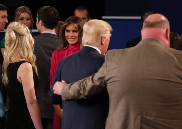 Melania Trump et son chemisier rose à col lavallière  à Washington, le 9 octobre 2016
