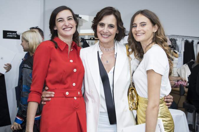 Il y a un an, pour le même défilé Chanel, Inès de la Fressange était venue accompagnée de ses deux filles