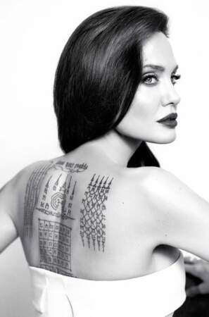 Les fameux tatouages d'Angelina Joli dont on sait qu'ils sont possèdent tous une signification particulière 