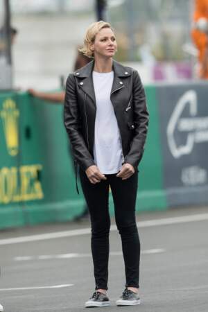 La princesse Charlène de Monaco, en pantalon noir et perfecto, le 15 juin 2019 lors des 24 Heures du Mans