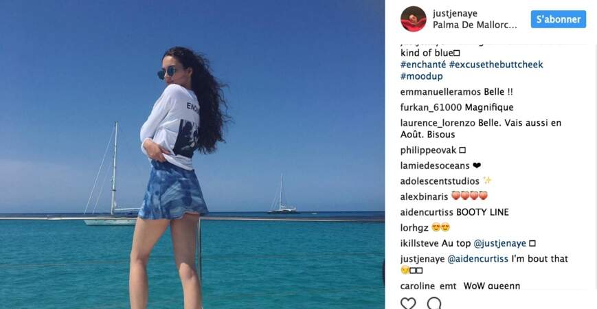 Sur Instagram, place aux mini-short pour la fille du sportif, qui séjourne à Palma de Majorque