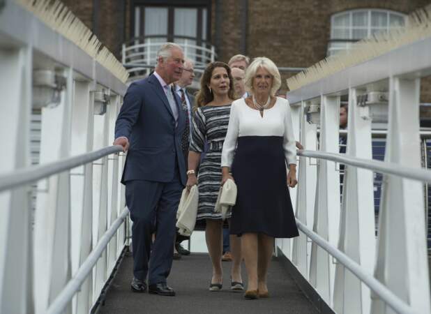 Jeu de contrastes noir et blanc pour sa visite du Maiden Yacht, à Londres, le 5 septembre.
