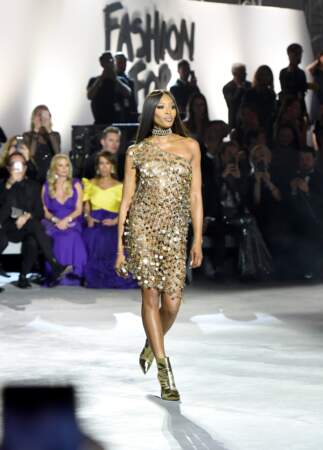 Naomi Campbell défilé aussi lors du défilé qu'elle organise chaque année : fashion for relief