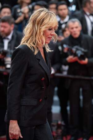 Les cheveux longs ondulés de Mathilde Seigner, pour un look aux allures rock, à Cannes le 18 mai 2019