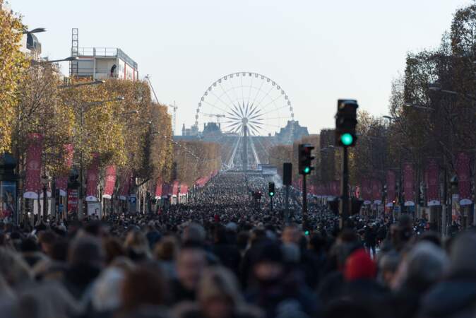Un million de fans dans les rues de Paris pour rendre un dernier hommage à Johnny.