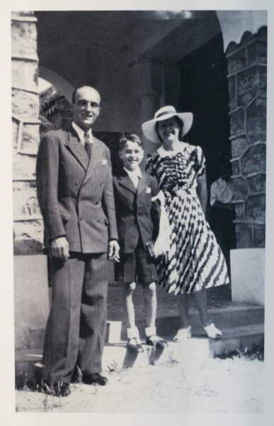 Jacques Chirac et ses parents en 1944