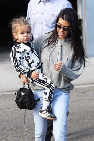 Kourtney Kardashian et son fils Reign Aston Disick à Los Angeles, le 21 septembre 2017.