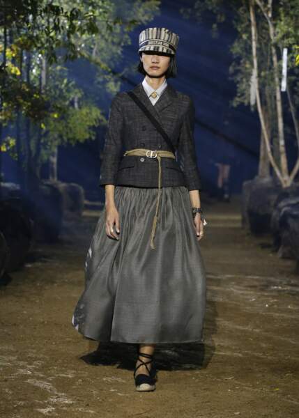 TENDANCE TAILORING : Dior réinvente la veste historique pour des looks modernes.
