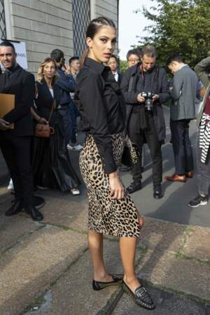 A l'occasion de la Fashion Week à Milan, Iris Mittenaere a opté pour un look osé et inattendu, le 20 septembre 2019